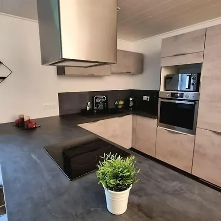 アパート Chaleureux 80m2